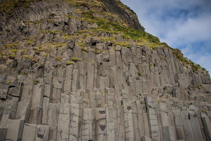 Italian-Guided South Coast Day Tour to Vík with Kvernufoss and Dyrhólaey Arch (2/7)