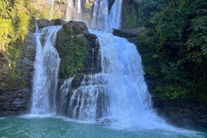 Nauyaca Waterfalls Small-Group Day Trip with Portalon Falls, Playa Linda and Dominical (11/12)