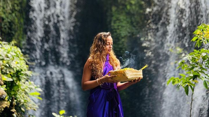 Three-Hour Beji Griya Holy Bath With Priest, Coconut Blessing and Coffee or Tea (1/12)