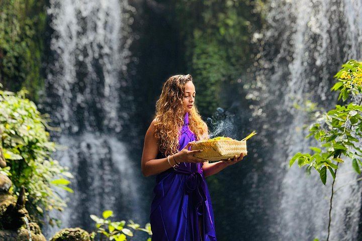 Three-Hour Beji Griya Holy Bath With Priest, Coconut Blessing and Coffee or Tea (1/12)
