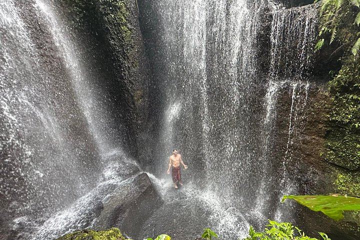 Three-Hour Beji Griya Holy Bath With Priest, Coconut Blessing and Coffee or Tea (10/12)
