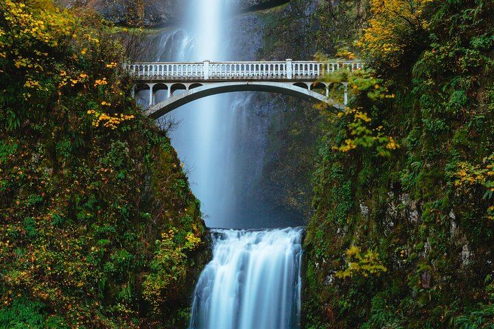 Columbia Gorge Waterfalls and Vista House Tour from Director Park, Portland (1/6)
