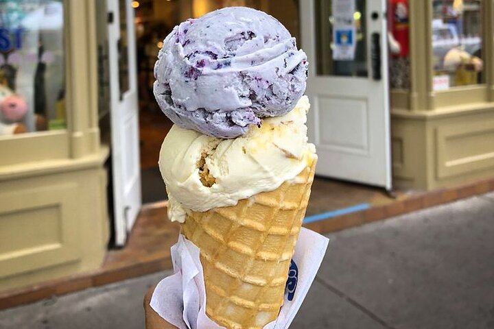 Niagara Falls and Niagara-on-the-Lake Guided Day Tour from Toronto with Boat Ride (10/12)