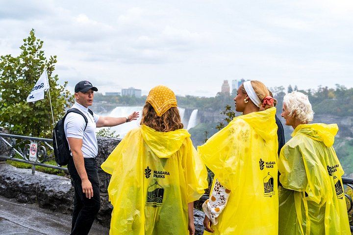 Niagara Falls Canada Premium Tour by Mercedes Van: Skylon, Behind the Falls, Boat (11/12)