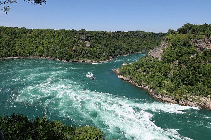 Niagara Falls Four-Hour Guided Tour: Skip-the-Line Journey Behind the Falls and Boat (4/8)