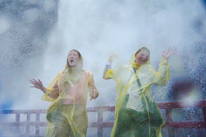 Niagara Falls USA Small-Group Tour of Six: Cave of the Winds and Maid of the Mist (10/12)