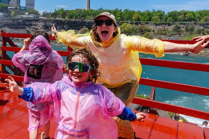 Niagara Falls USA Small-Group Tour of Six: Cave of the Winds and Maid of the Mist (1/12)