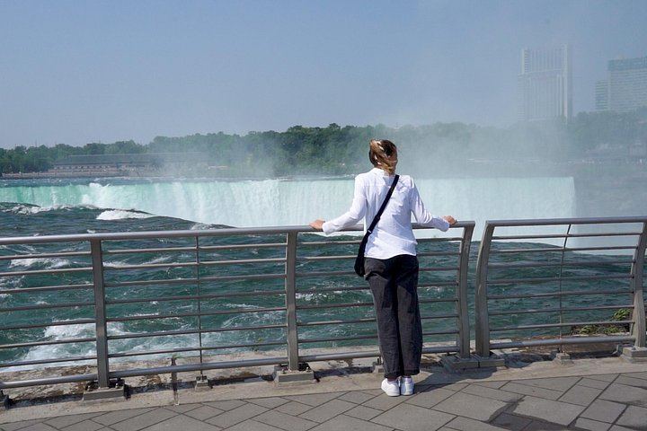 Niagara Falls USA Small-Group Tour of Six: Cave of the Winds and Maid of the Mist (8/12)