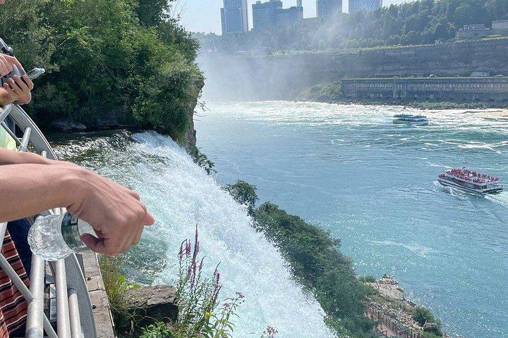 Niagara Falls USA Small-Group Tour of Six: Cave of the Winds and Maid of the Mist (12/12)