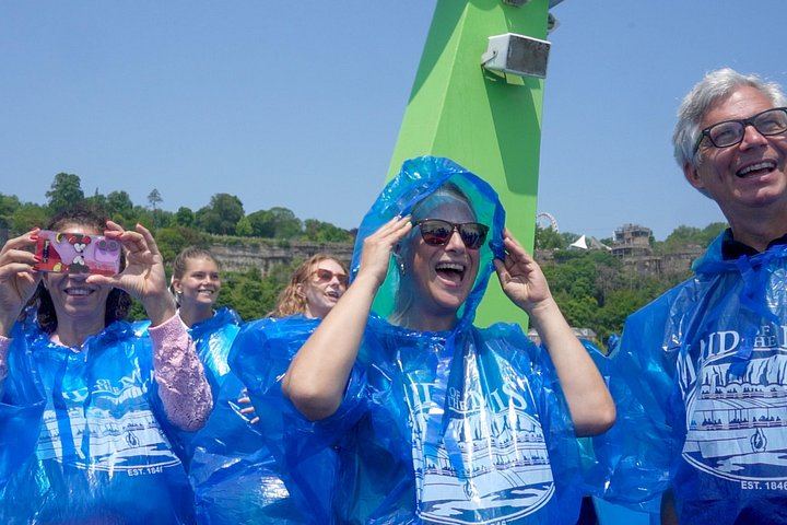 Niagara Falls USA Small-Group Tour of Six: Cave of the Winds and Maid of the Mist (6/12)
