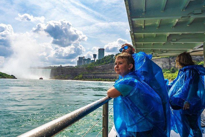 Niagara Falls USA Small-Group Tour of Six: Cave of the Winds and Maid of the Mist (4/12)