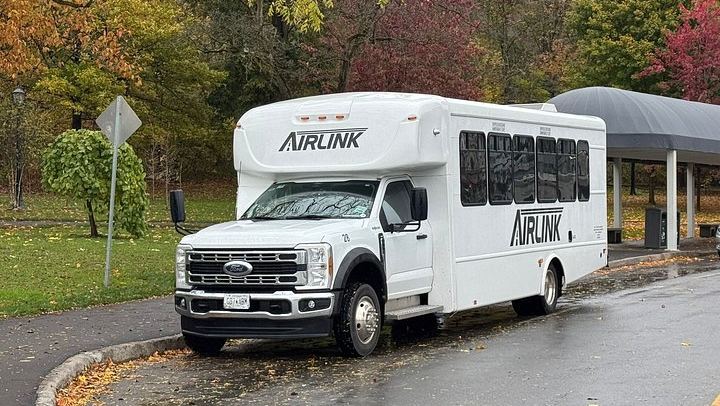 Airlink Tours Niagara Falls Coach Day Trip: Boat Cruise, Behind the Falls and Skylon (1/10)