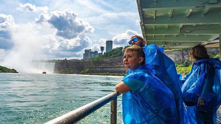 Niagara Falls USA Small-Group Tour of Six: Cave of the Winds and Maid of the Mist (4/12)