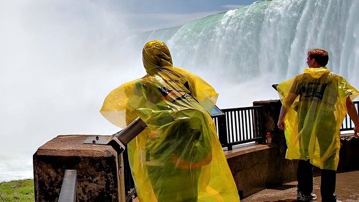 Niagara Falls Four-Hour Guided Tour: Skip-the-Line Journey Behind the Falls and Boat (2/8)