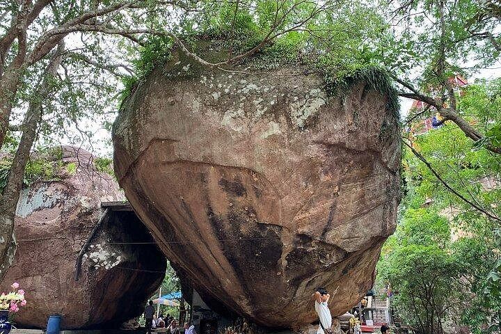 Phnom Kulen National Park Tour with English or Japanese Guide, 1000 Lingas and Waterfall (3/12)