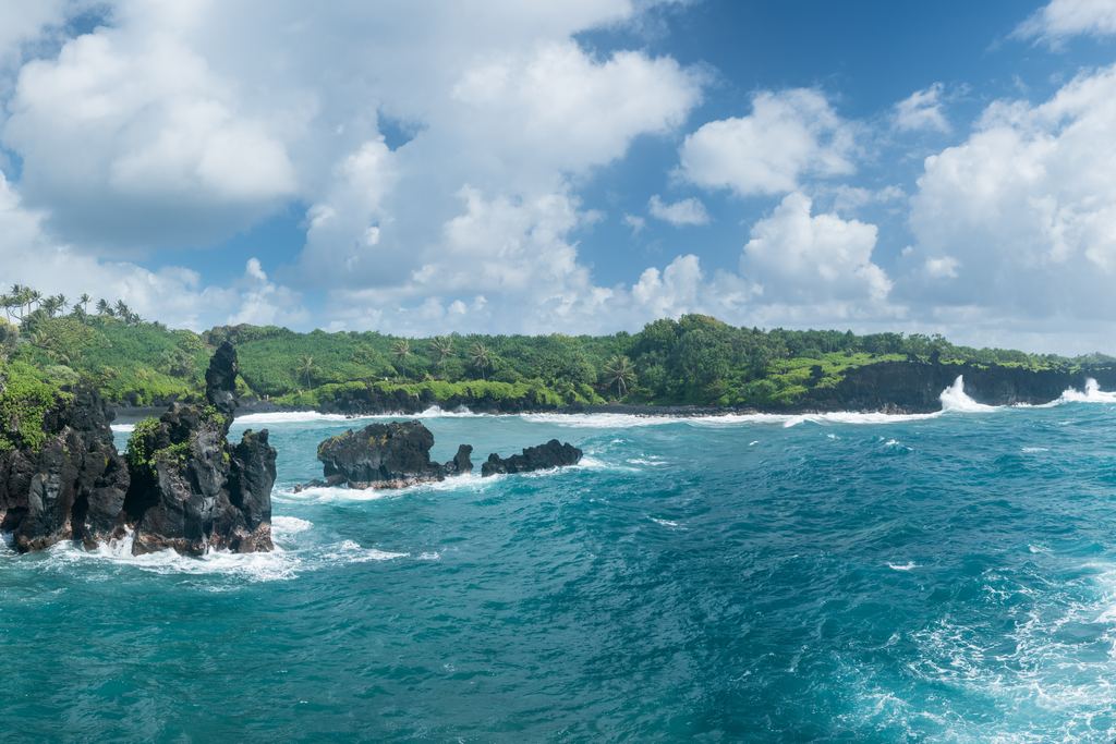Rocky black lava coast and turquoise water at Waianapanapa State Park on the Road to Hana, Maui