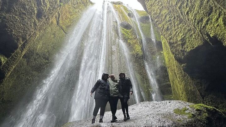 Private South Coast Tour with Seljalandsfoss, Skogafoss and Solheimajokull Glacier (4/10)