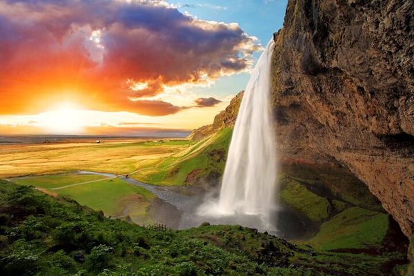 Private South Coast Tour with Seljalandsfoss, Skogafoss and Solheimajokull Glacier