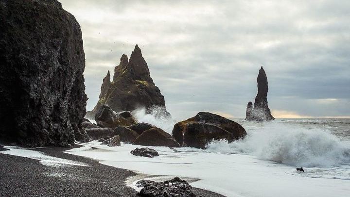 South Shore Adventure: Reynisdrangar Sea Stacks, Skogafoss and Seljalandsfoss (1/12)