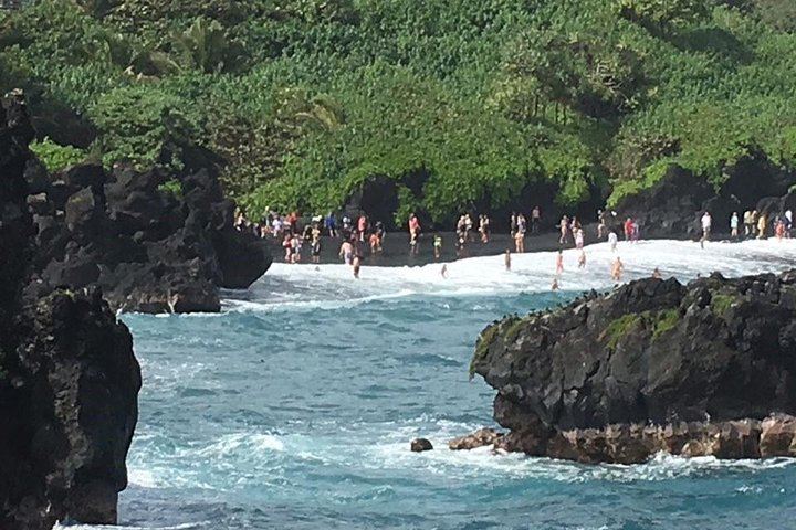 Full-Day Narrated Road to Hana Drive with Breakfast, Lunch and Black Sand Beach, 7 Hours (8/12)