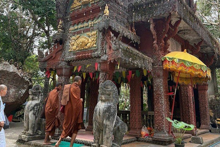 Phnom Kulen Day Trip with Two-Tier Waterfall, River of 1000 Lingas and Khmer Village Visit (10/12)