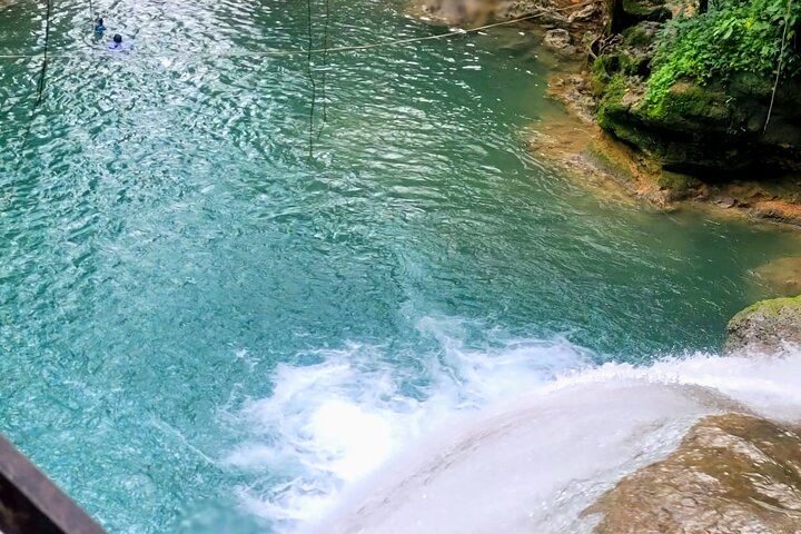 Ocho Rios Blue Hole and Dunn's River Falls Tour with Rum Punch and Optional Lunch Stop (12/12)