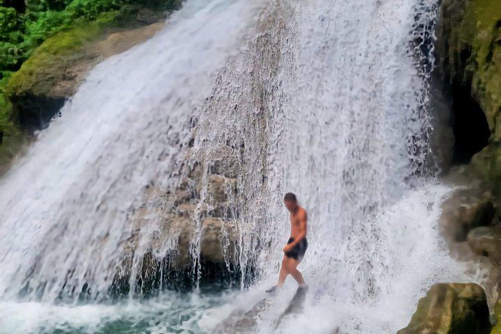 Ocho Rios Blue Hole and Dunn's River Falls Tour with Rum Punch and Optional Lunch Stop (5/12)