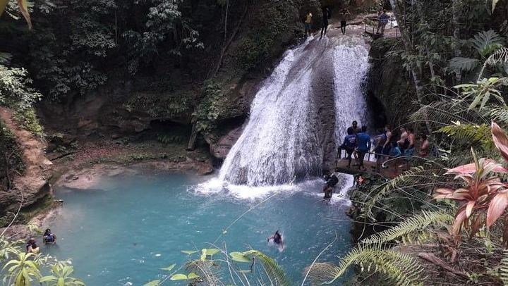 Ocho Rios Blue Hole and Dunn's River Falls Tour with All Admission Fees Included, 4 Hours (2/5)