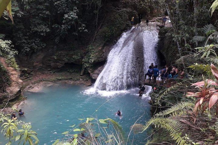 Ocho Rios Blue Hole and Dunn's River Falls Tour with All Admission Fees Included, 4 Hours (2/5)