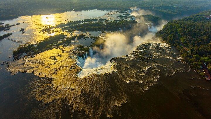 Iguazu Falls Shared Day Tour with Hotel Pickup, Tourism Corridor and Fast-Track Entry (1/12)