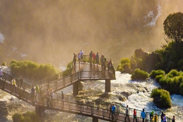 Iguassu Falls Brazilian Side with Macuco Safari Boat and AquaFoz Aquarium (1/12)