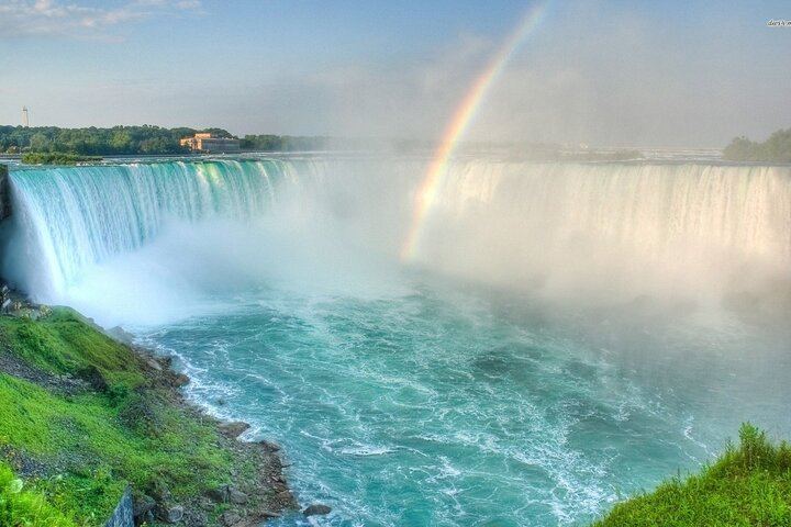 Private Niagara Falls Tour in Black Luxury SUV with Cruise, Journey and Skylon Tower (5/7)