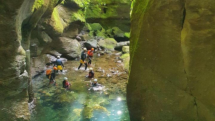 Advanced Waterfall Rappel Canyoning in Dominica with Extreme Dominica (3/6)