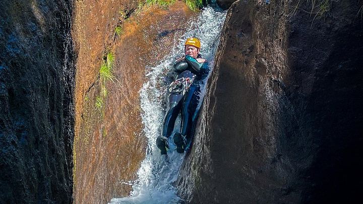 Ribeira das Cales Canyoning from Chão da Lagoa: Five Rappels, Laurissilva Hike (2/8)