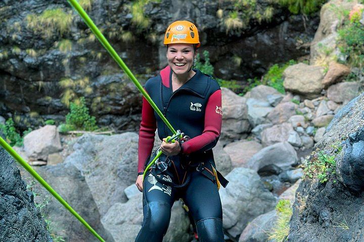 Level 2 Canyoning in Ribeira do Cidrão: Madeira Central Mountains, Pools and Rappels (4/8)