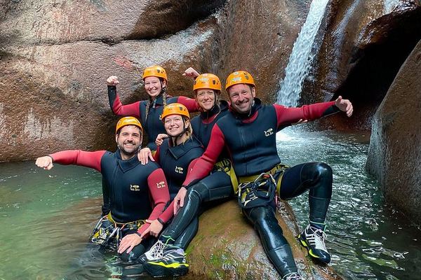 Level 2 Canyoning in Ribeira do Cidrão: Madeira Central Mountains, Pools and Rappels