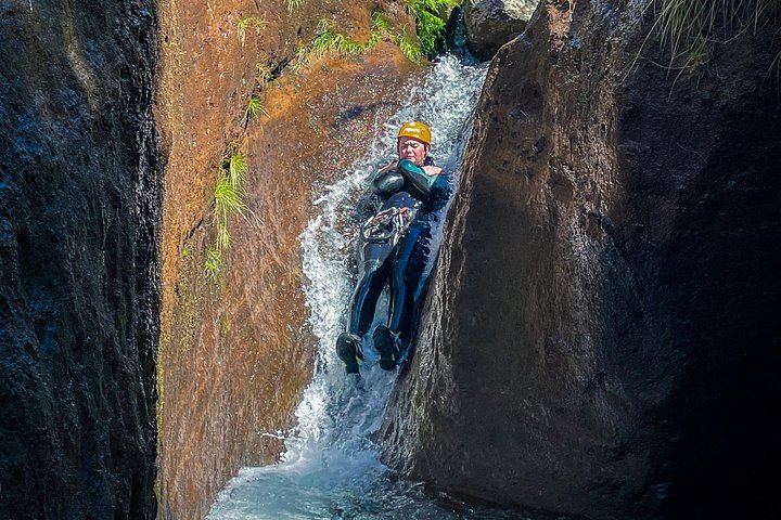 Ribeira das Cales Canyoning from Chão da Lagoa: Five Rappels, Laurissilva Hike (2/8)