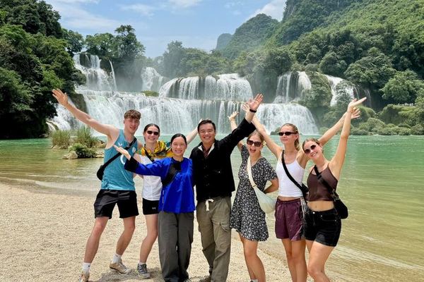Cao Bang Day Tour by Motorbike or Car with Dia Tren Paper Village and Phong Nam