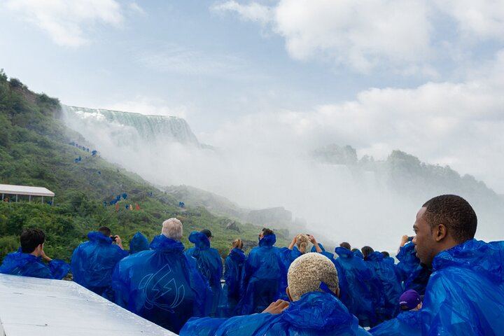 Niagara Falls Daredevil History Walk: Maid of the Mist and Timed Cave of the Winds (6/12)