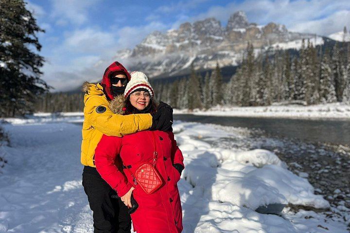 Small-Group Icefields Parkway Day Trip: Athabasca Falls and Abraham Lake Ice Bubbles (11/12)