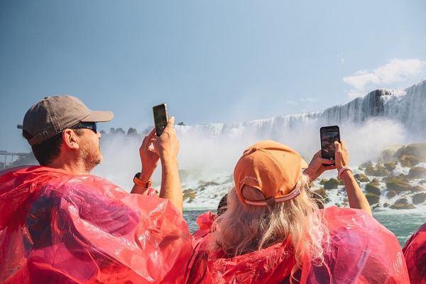 Walk Niagara Tours Guided Walk: Hornblower Boat Cruise and Journey Behind the Falls