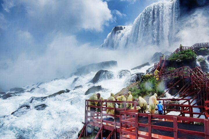 Niagara Falls NY Family Storytelling Tour in a Mercedes Metris Van, Groups of Seven (11/12)