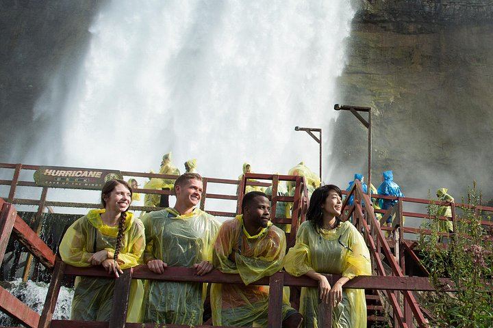 Niagara Falls USA Gray Line Tour from Red Coach Inn: Boat and Cave of the Winds (3/12)