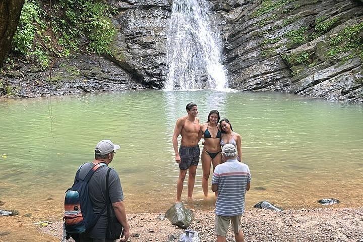 Dominicalito and Uvita Waterfalls Trip with Rocky Beach and Whale's Tail Sunset Lookout (9/12)
