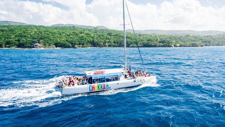 Dunn's River Falls Catamaran Cruise with Reef Snorkel and Rum Punch Party (2/12)