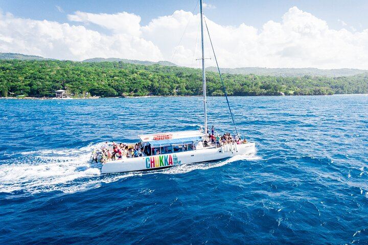 Dunn's River Falls Catamaran Cruise with Reef Snorkel and Rum Punch Party (2/12)