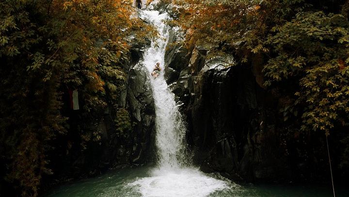 Aling Aling Cliff Jumping and Sliding: Three Hours from the Sambangan Meeting Point (1/6)