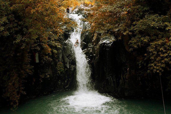 Aling Aling Cliff Jumping and Sliding: Three Hours from the Sambangan Meeting Point (1/6)