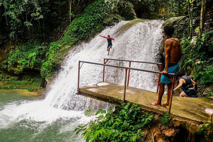 Half-Day Blue Hole and River Rafting Trip from Ocho Rios in an Air-Conditioned Minivan (1/7)