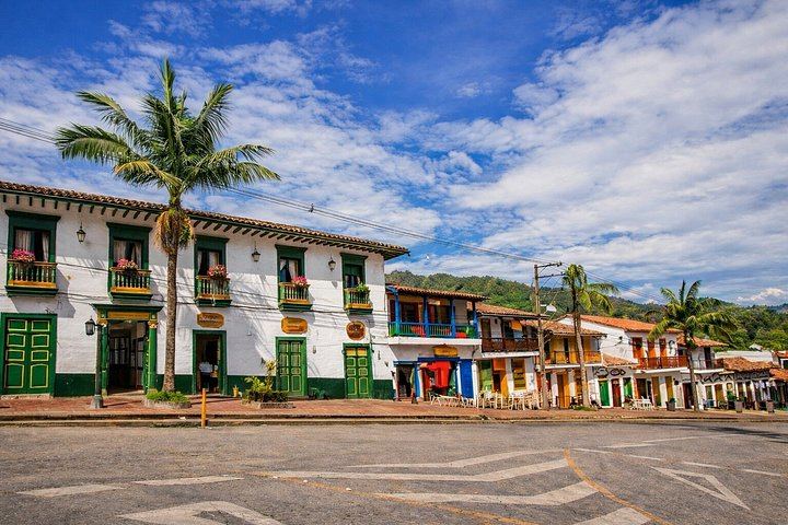 Half-Day El Retiro and Tequendamita Falls Private Pickup Tour from Medellin (9/11)
